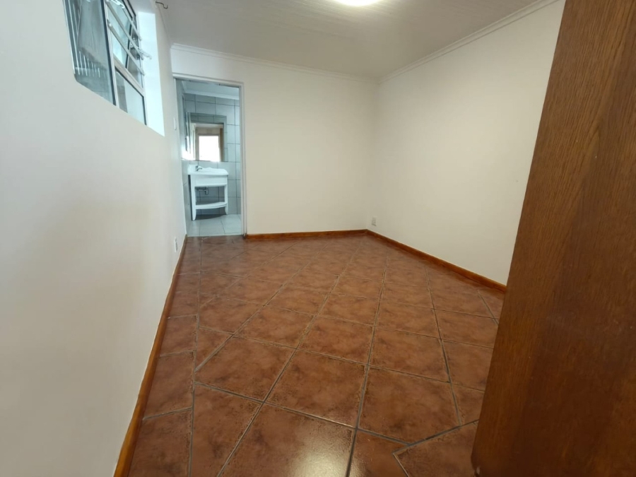 To Let 1 Bedroom Property for Rent in Westcliff Western Cape